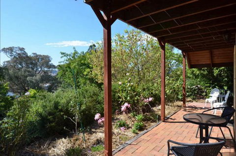 Beechworth Camellia Cottage - Perisher Accommodation 1