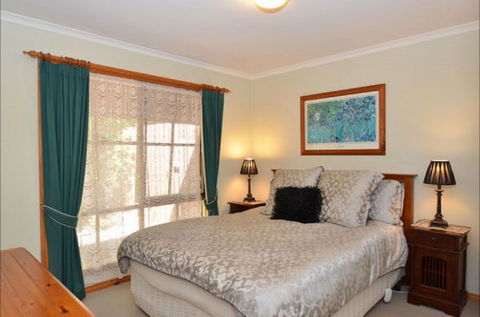 Beechworth Camellia Cottage - Perisher Accommodation 4