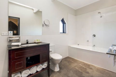 Castle Suites - Kryal Castle - Perisher Accommodation 4