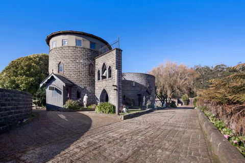 Castle Suites - Kryal Castle - Perisher Accommodation 8