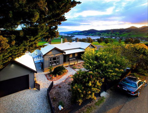Frenchman's River - The Helmsman's House - Perisher Accommodation 0