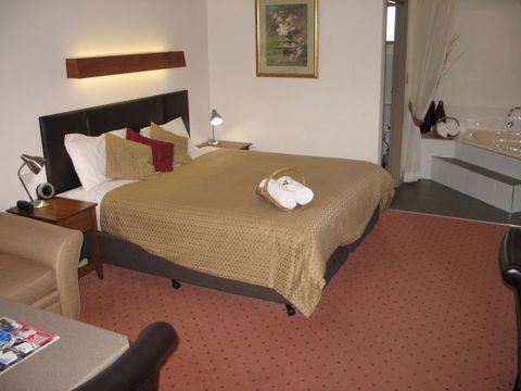 Golden Chain Wine Village Motor Inn - Perisher Accommodation 2