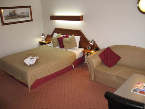 Golden Chain Wine Village Motor Inn - Perisher Accommodation 6