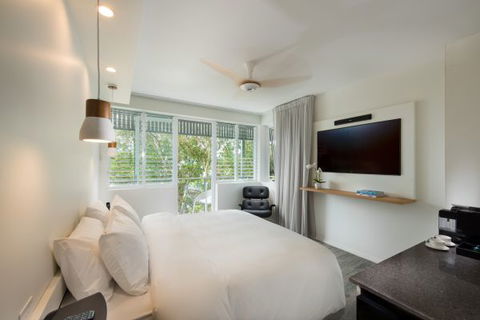 Heart Hotel And Gallery Whitsundays - Perisher Accommodation 3