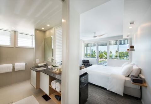 Heart Hotel And Gallery Whitsundays - Perisher Accommodation 5