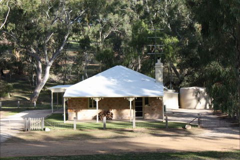 Hughes Park Cottage & Weddings - Perisher Accommodation 0