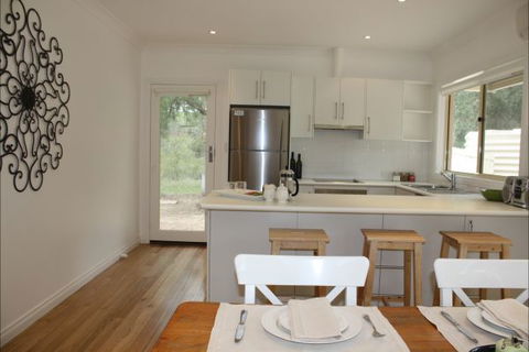 Hughes Park Cottage & Weddings - Perisher Accommodation 4