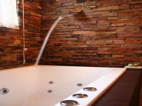 Lotus Lodges: Hush Cottage & Charmed Cabin - Perisher Accommodation 7