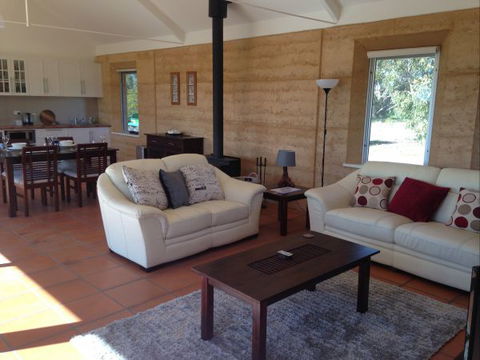 Muntiri Lodge Eco Retreat - Perisher Accommodation 2