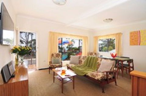 Retro Sands Beach House - Perisher Accommodation 1