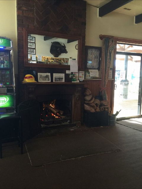 Royal Hotel Snake Valley - Perisher Accommodation 2