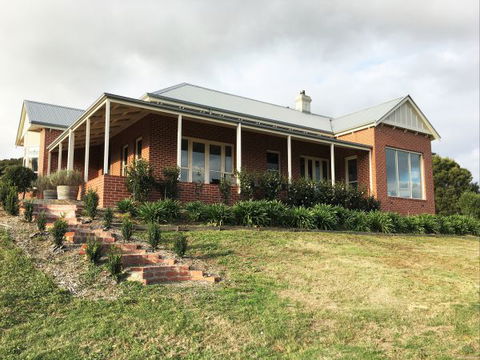 Shearer's Hill - Luxury Farm Stay - Perisher Accommodation 0