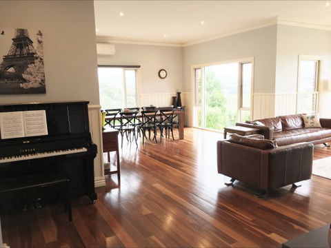 Shearer's Hill - Luxury Farm Stay - Perisher Accommodation 1