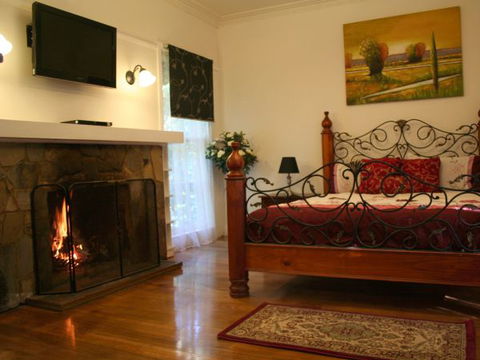 Tudor Cottages Mount Dandenong - Perisher Accommodation 0