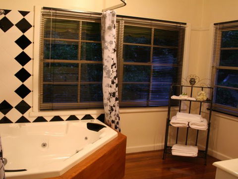 Tudor Cottages Mount Dandenong - Perisher Accommodation 1