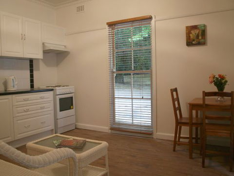 Tudor Cottages Mount Dandenong - Perisher Accommodation 5