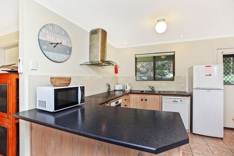 Unit 3, 5-/ Surf Avenue, Carrickalinga - Perisher Accommodation 1