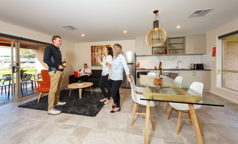 Howlong Country Golf Club Motel - Perisher Accommodation 0