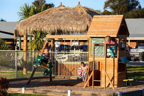 Howlong Country Golf Club Motel - Perisher Accommodation 2