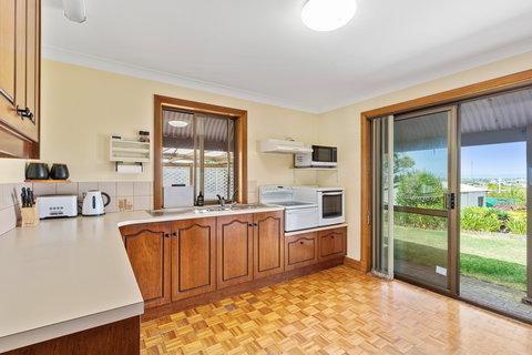 Century21 SouthCoast: Reef & Vines Port Noarlunga - Perisher Accommodation 2