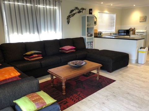 Flutterby's Beach Retreat Preston Beach - Perisher Accommodation 0