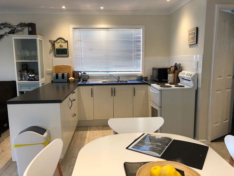 Flutterby's Beach Retreat Preston Beach - Perisher Accommodation 1