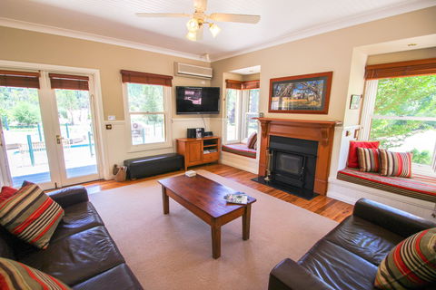 Mill Cottage - Wandiligong - Perisher Accommodation 2