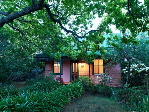 Hawthorne Cottage: Blackheath - Perisher Accommodation 0