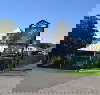 The Oaks Hotel Motel