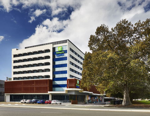 Holiday Inn Express Newcastle - Perisher Accommodation 0
