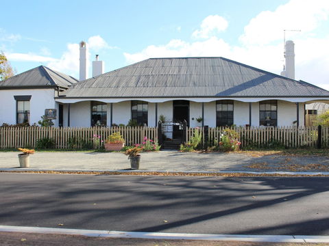 Ivy On Glenelg - Perisher Accommodation 0