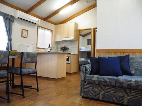 Lake Hamilton Motor Village And Caravan Park - Perisher Accommodation 1