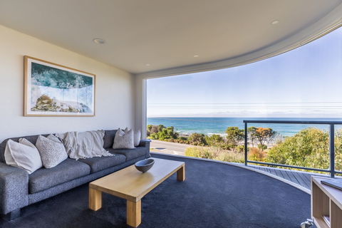 Dlux + Escape @ 83 Great Ocean Road Apartments Lorne - Perisher Accommodation 0