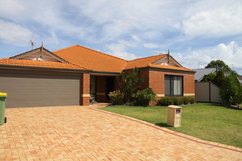 Mandurah Golf Links Retreat - Perisher Accommodation 0