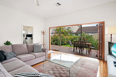 Newcastle Executive Homes - Cooks Hill Cottage - Perisher Accommodation 0