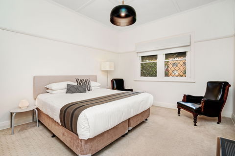 Newcastle Executive Homes - Cooks Hill Cottage - Perisher Accommodation 1