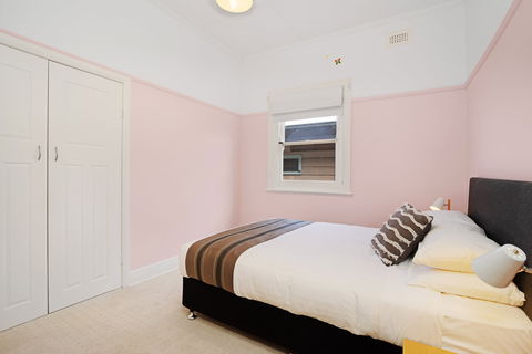 Newcastle Executive Homes - Cooks Hill Cottage - Perisher Accommodation 2