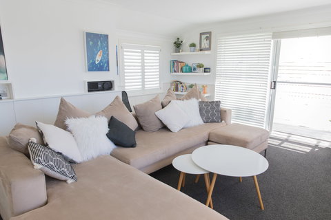 White Beach Cottage - The Perfect Beach Getaway - Perisher Accommodation 2
