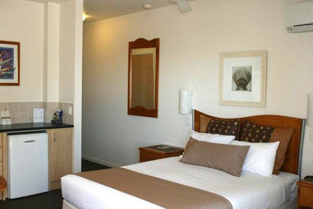 Yamba Beach Motel - Perisher Accommodation 0