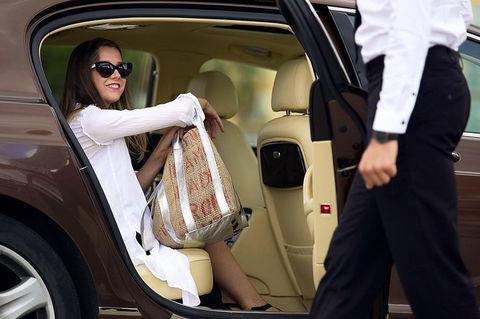 Sydney Airport (SYD) To Hotel To Airport - City Private Transfer - Perisher Accommodation 1
