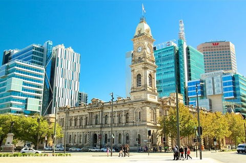 Adelaide Airport Transfers : Adelaide City To Airport ADL In Luxury Car - Perisher Accommodation 7