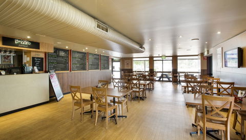 Castle Hill Tavern - Perisher Accommodation 2