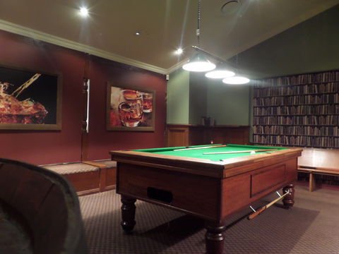 Castle Hill Tavern - Perisher Accommodation 6