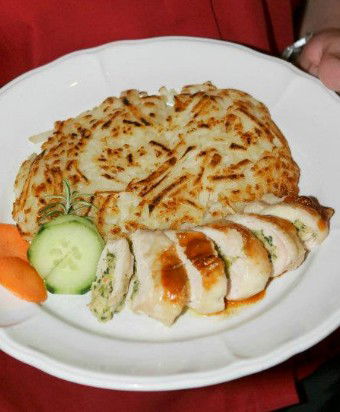 Des Alpes Swiss Restaurant - Perisher Accommodation 4