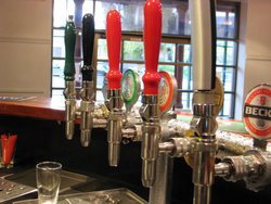 Mayfair Tavern & Bottleshop - Perisher Accommodation 2