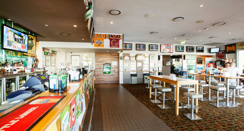 Pelican Waters Tavern - Perisher Accommodation 2