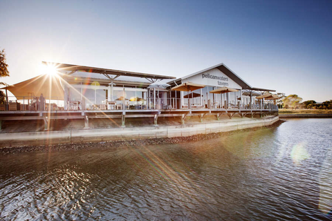 Pelican Waters Tavern - Perisher Accommodation 3