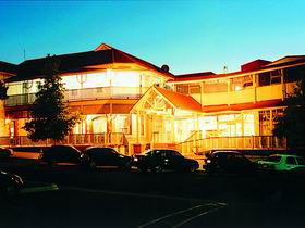 Loxton Community Hotel Motel - Perisher Accommodation 0