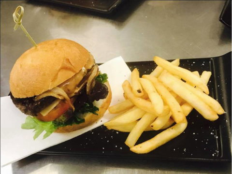 Woods And Irons Restaurant @ The Moranbah Golf Club - Perisher Accommodation 1