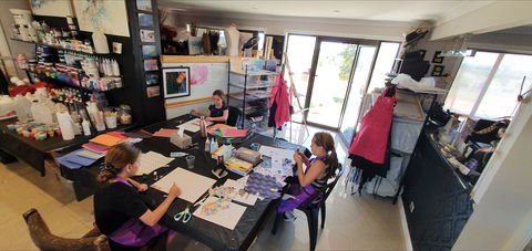 School Holidays - Kids Art Class - Painting - Perisher Accommodation 2